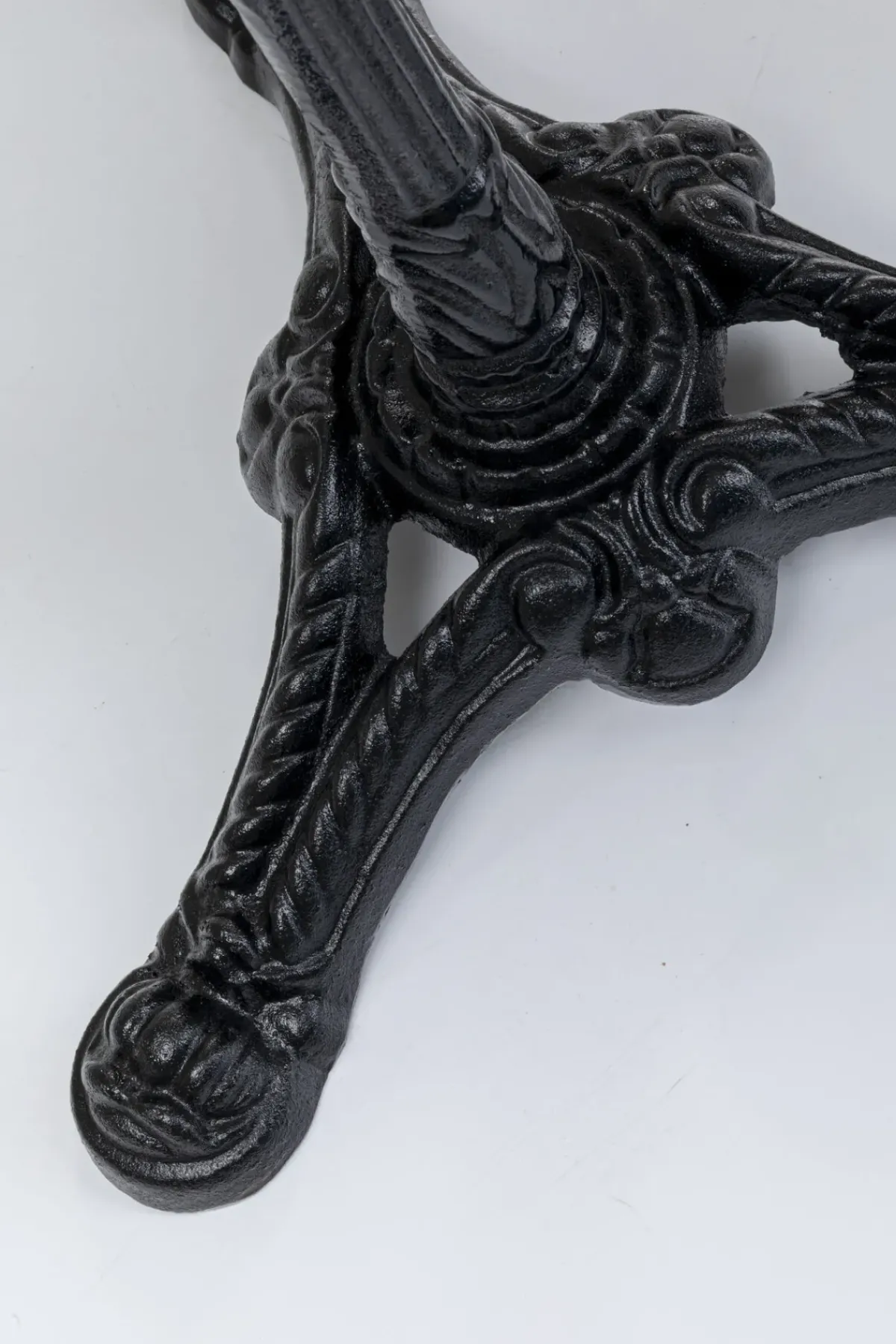 KARE24.se Bistro Cafébord - Rund Vit Marmor/Svart Gjutjärn, Ø60cm - KARE Design Hot