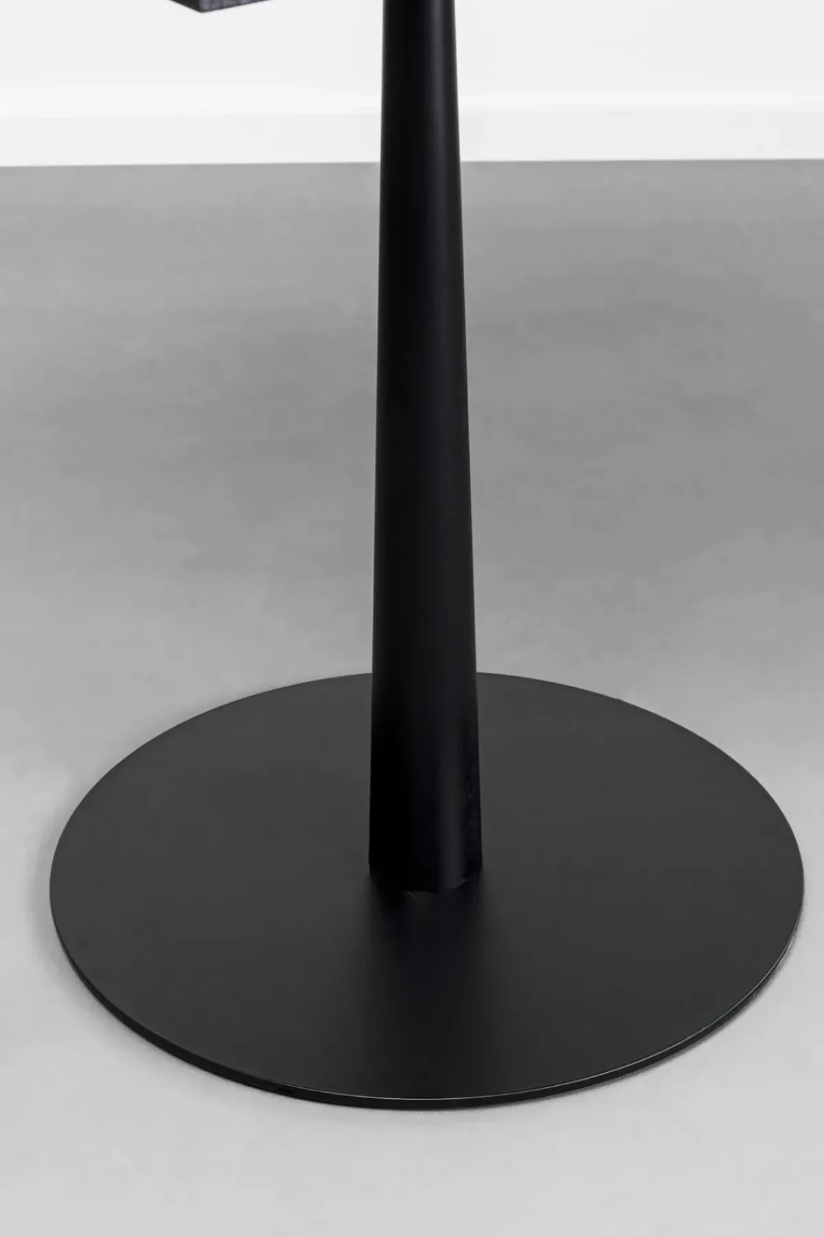 KARE24.se Bistro Capri Trädgård Cafébord - Svart, 70x70cm - KARE Design Online