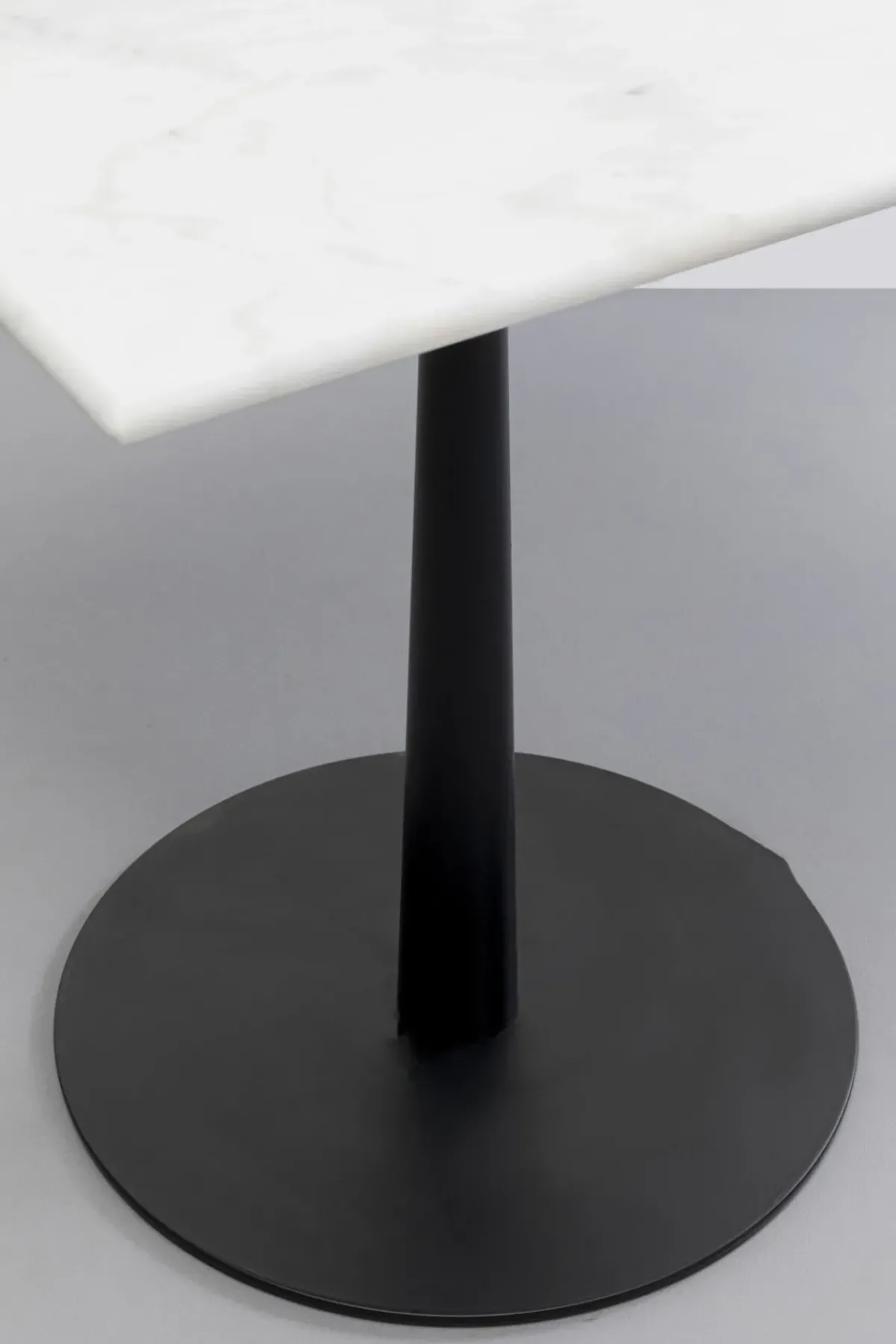 KARE24.se Bistro Capri Trädgård Cafébord - Vit, 70x70cm - KARE Design Online