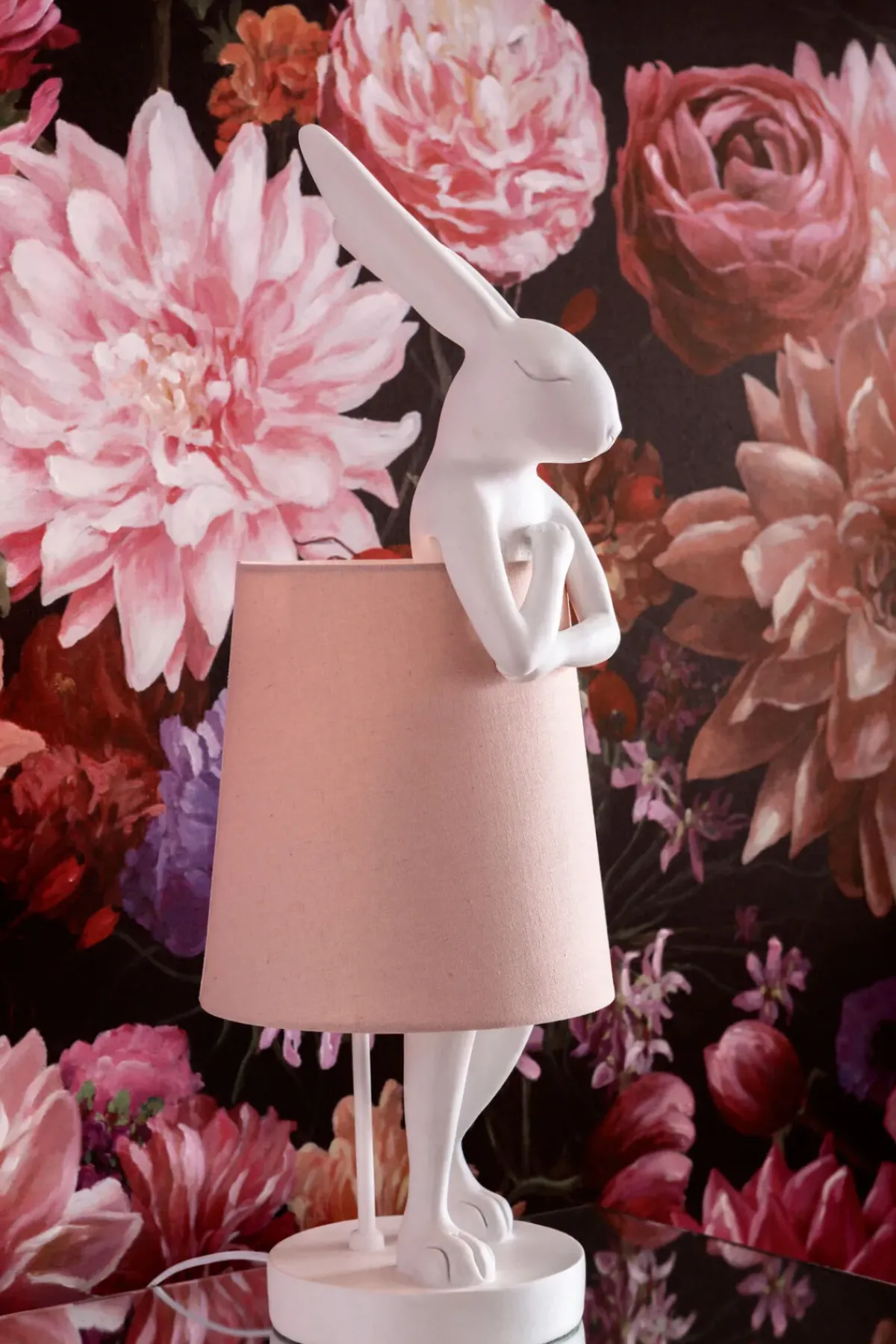 KARE24.se Bordslampa Animal Rabbit - Vit/Rosa, 50cm - KARE Design Best