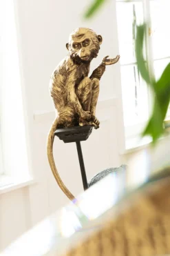 KARE24.se Dekor Circus Monkey - dekorfigur på piedestal, 109cm - KARE Design Clearance