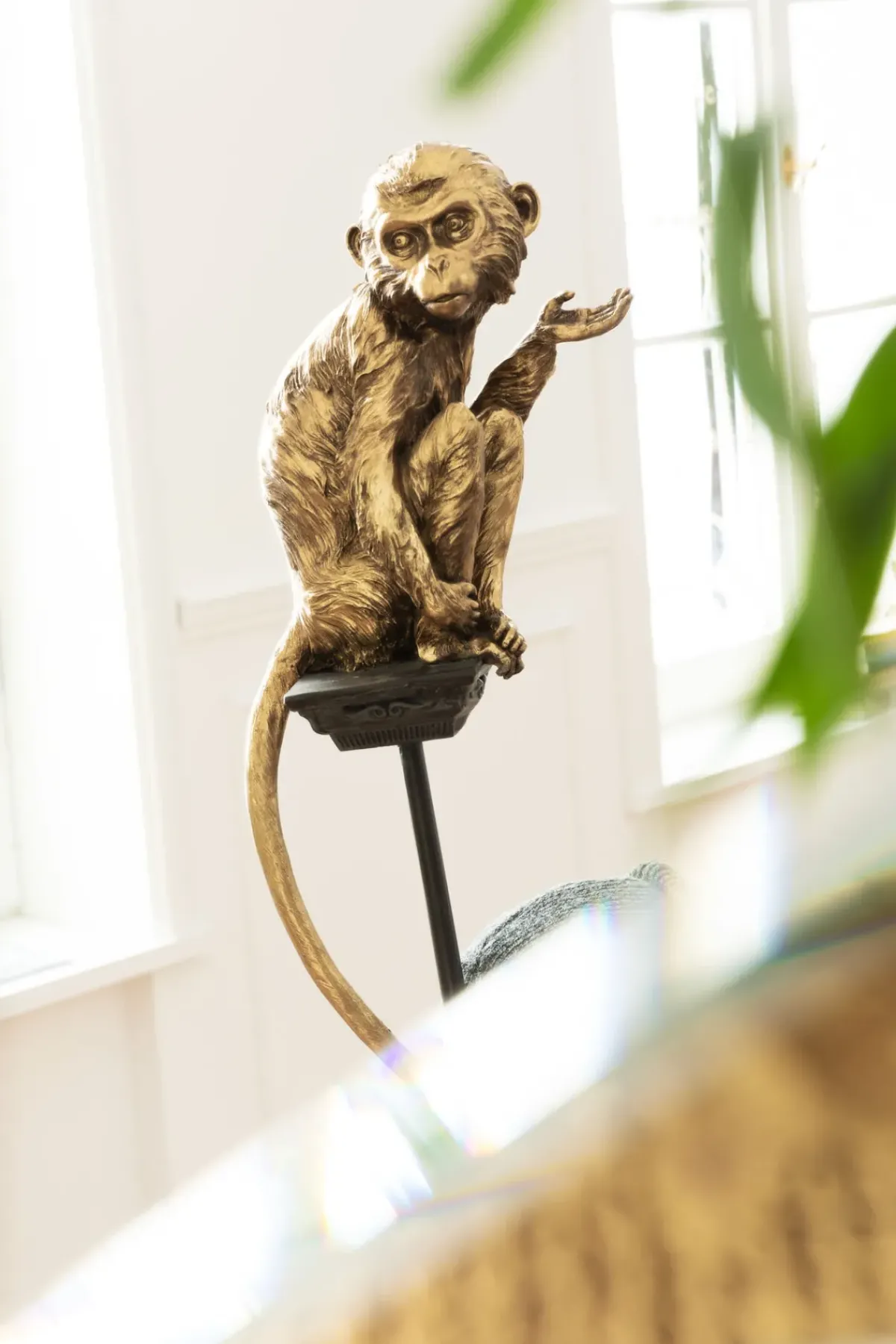 KARE24.se Dekor Circus Monkey - dekorfigur på piedestal, 109cm - KARE Design Clearance