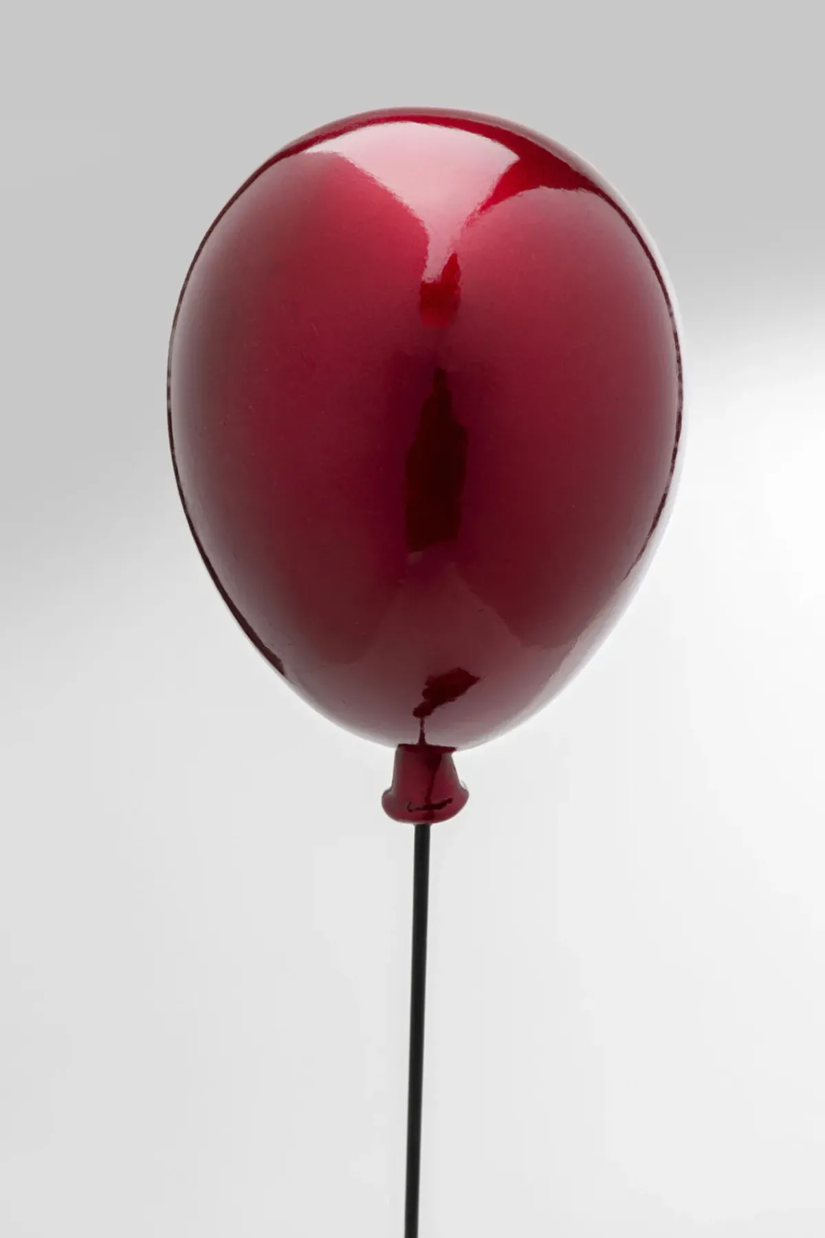 KARE24.se Dekorfigur Balloon Bear - Björn med ballong, 74cm - KARE Design Outlet
