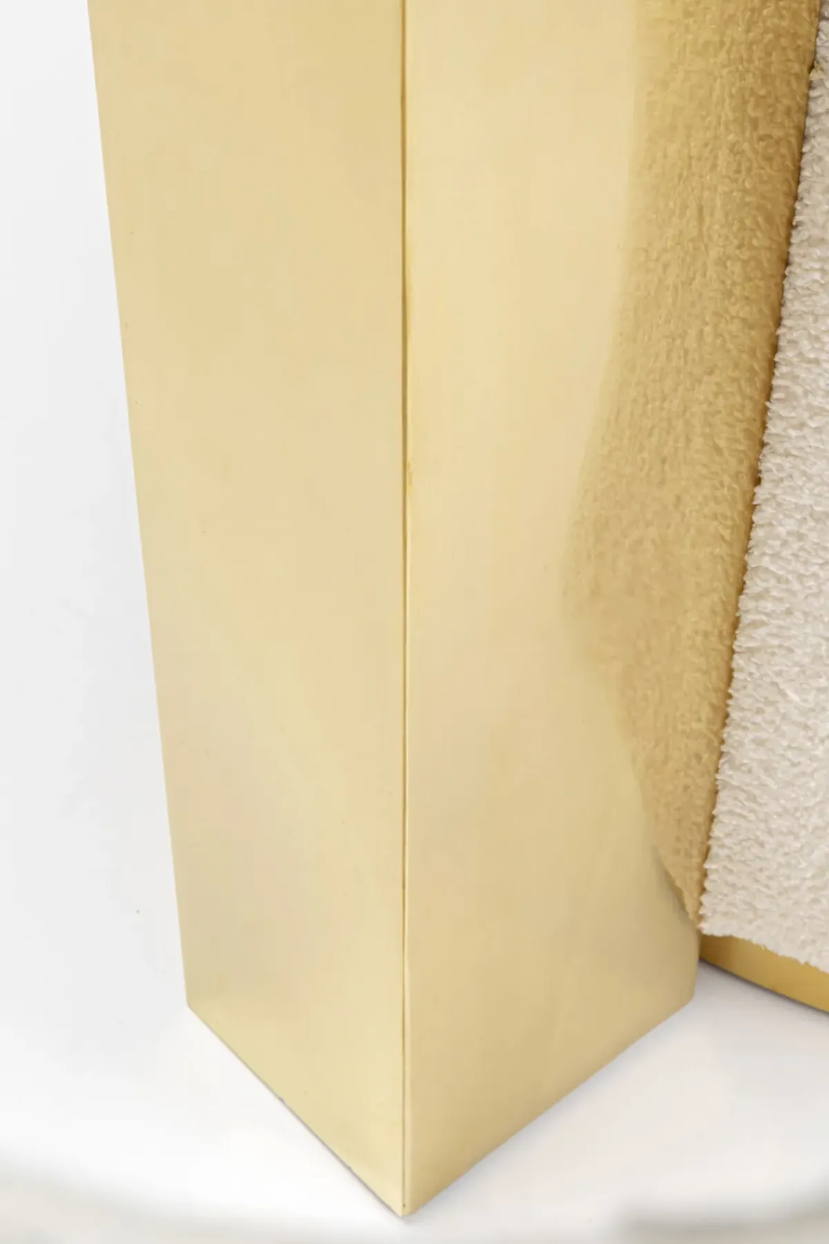 KARE24.se Fåtölj Amuse - Cremevit/Guld - KARE Design Clearance