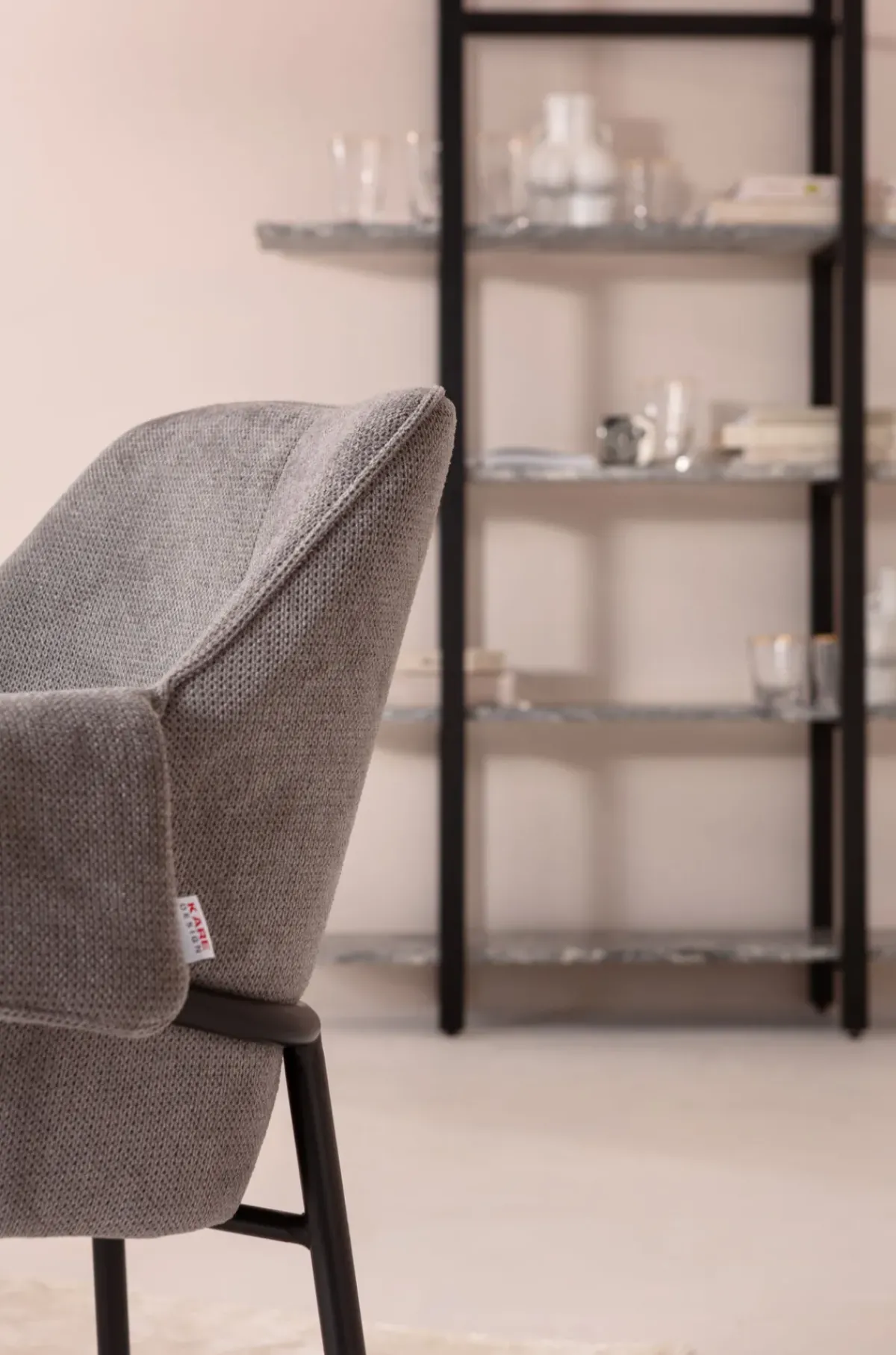 KARE24.se Karmstol Bess - Stol med armstöd, Grå - KARE Design Sale