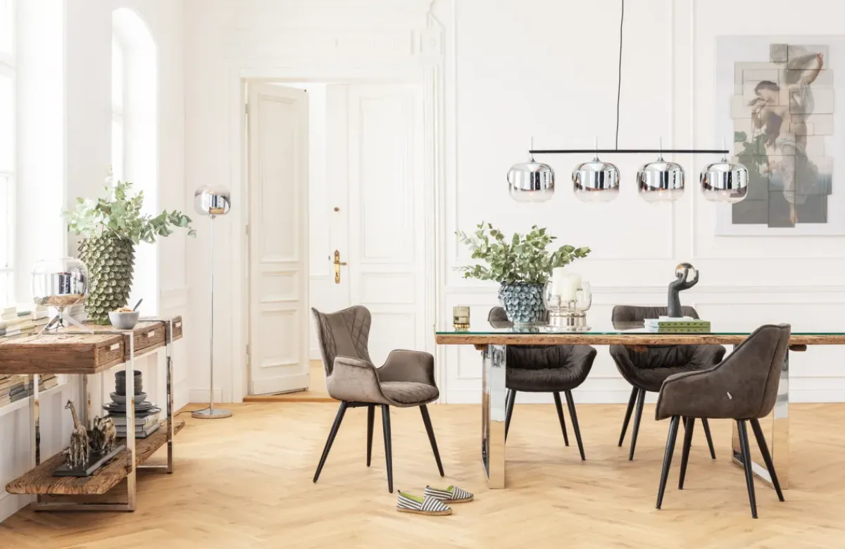 KARE24.se Karmstol Dream - Stol i Brun Sammet/Svarta Ben med Armstöd - KARE Design Online