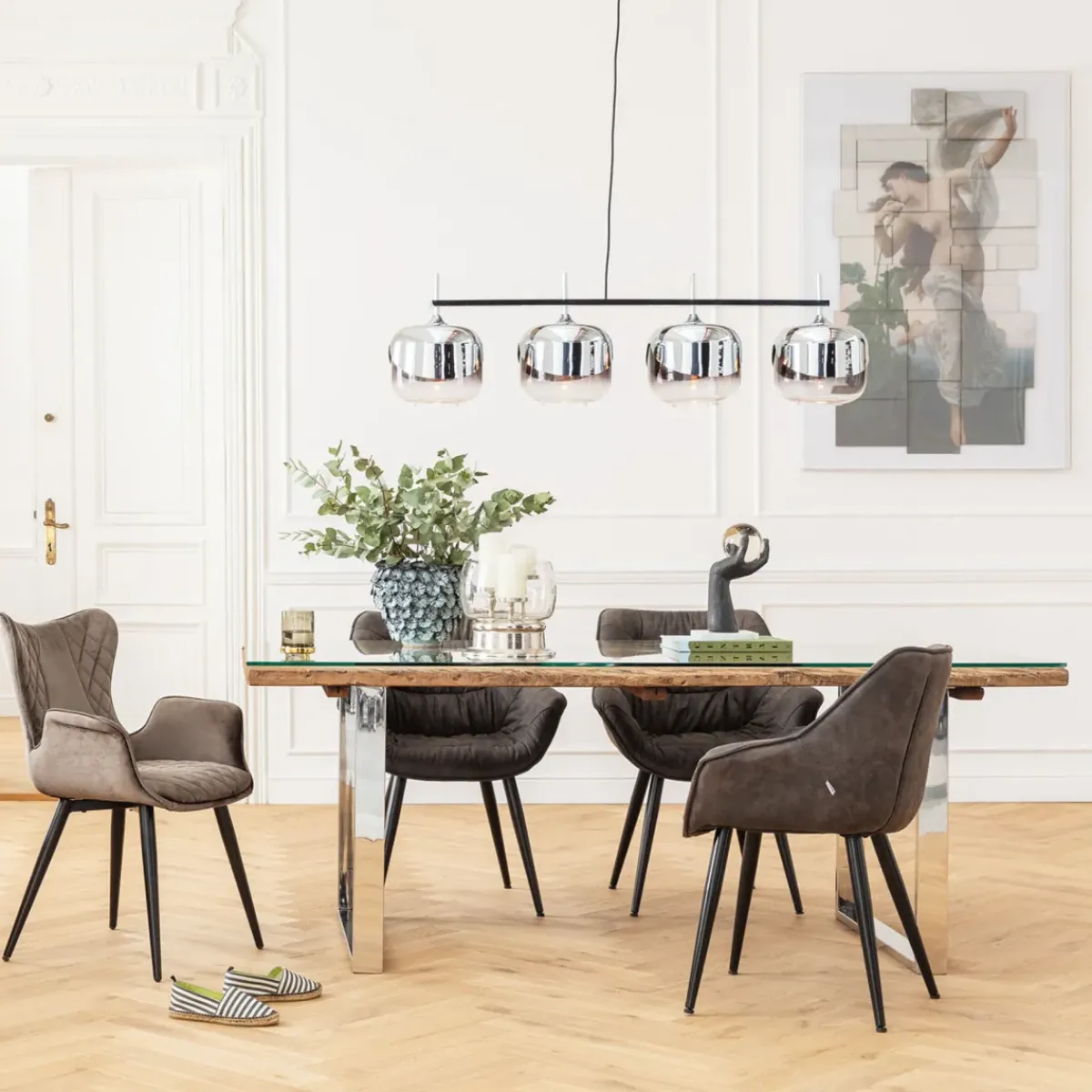 KARE24.se Karmstol Dream - Stol i Brun Sammet/Svarta Ben med Armstöd - KARE Design Online