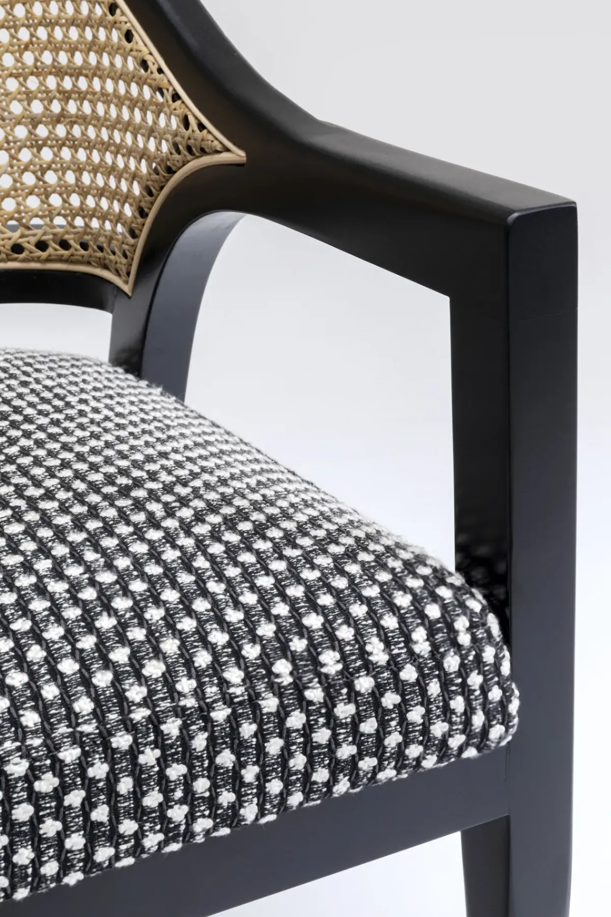 KARE24.se Karmstol Horizon - Stol i Rotting med Armstöd - KARE Design Sale
