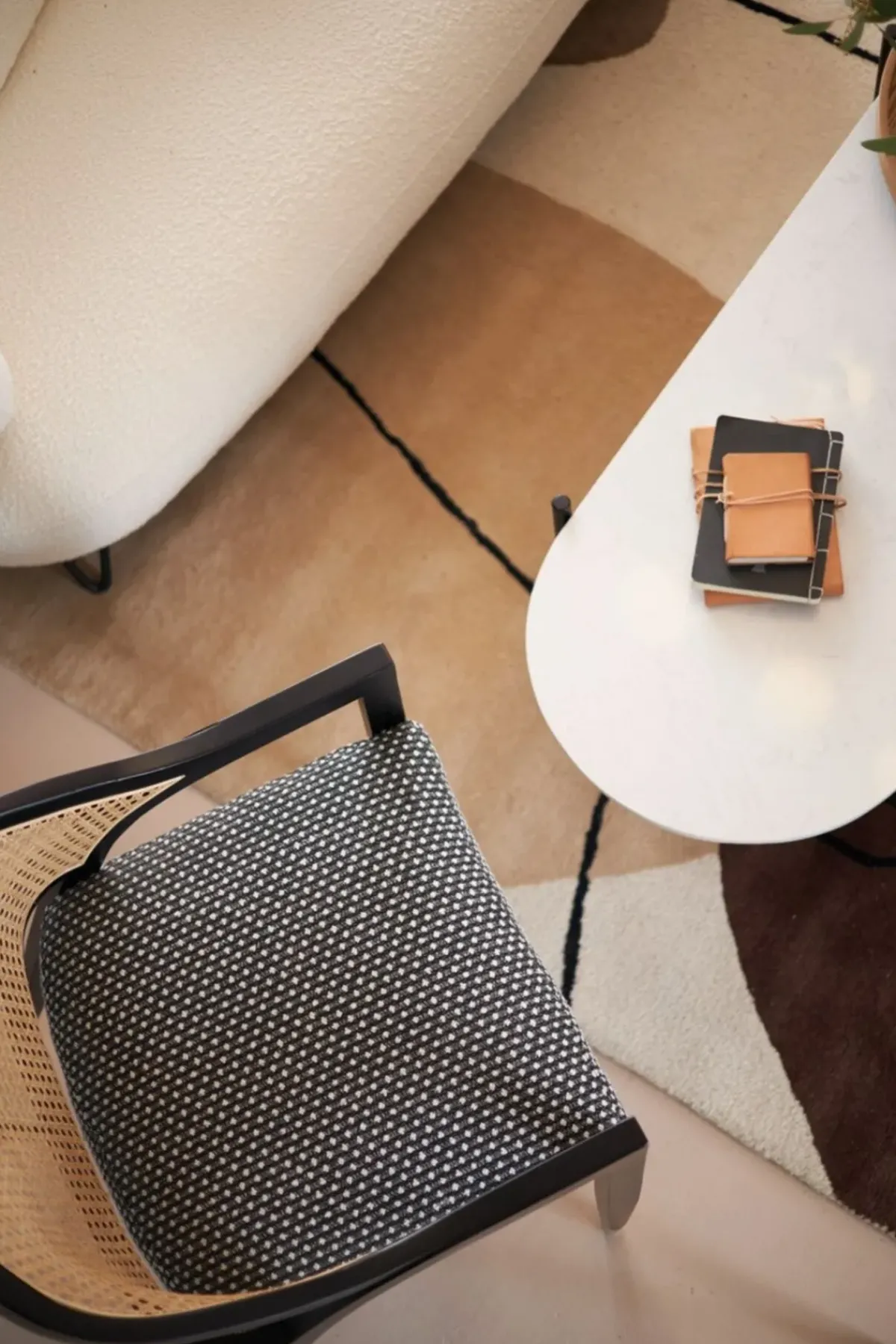 KARE24.se Karmstol Horizon - Stol i Rotting med Armstöd - KARE Design Sale