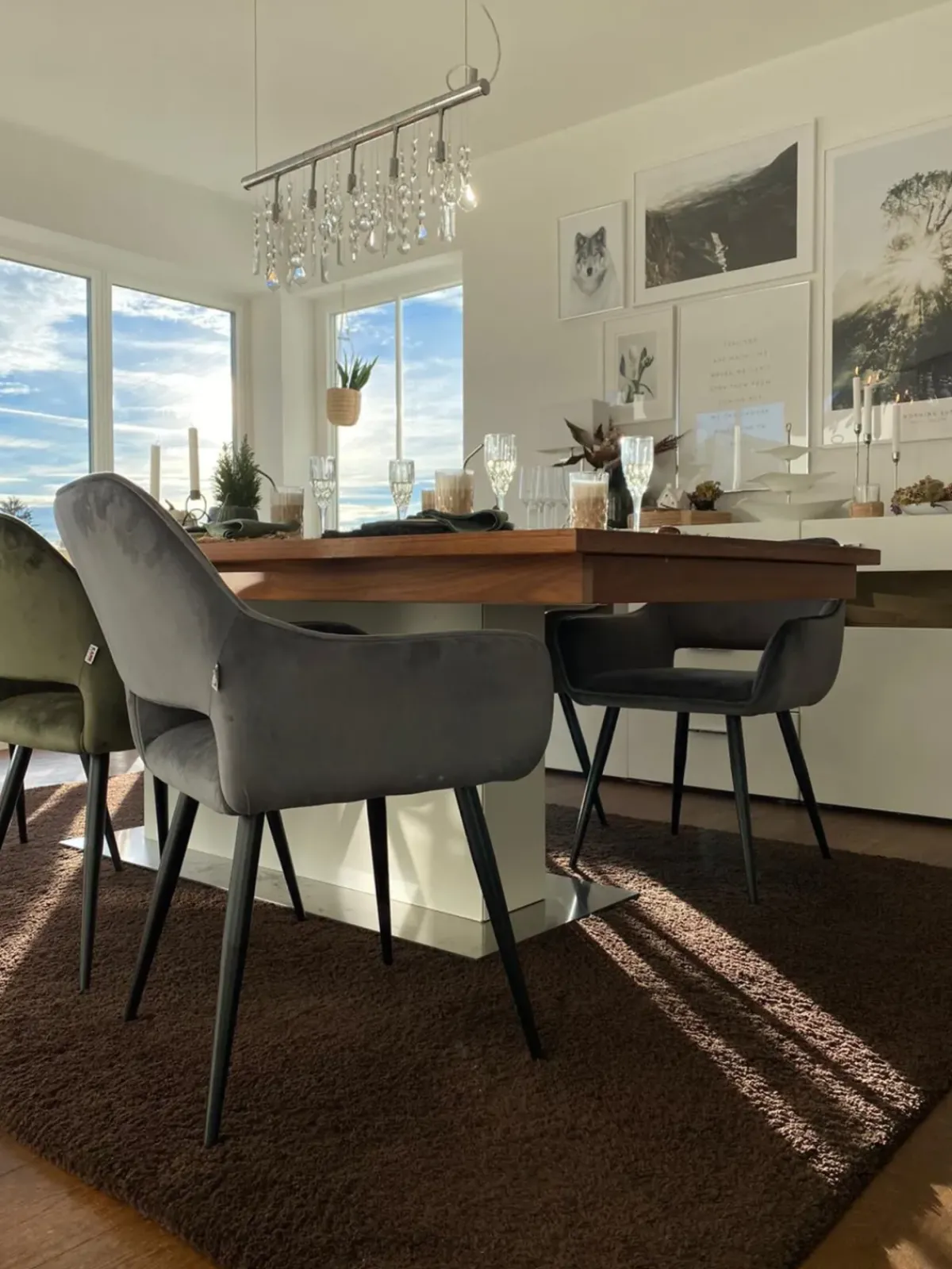 KARE24.se Karmstol San Fransisco - Stol med Armstöd - Grå Sammet/Svart - KARE Design Outlet