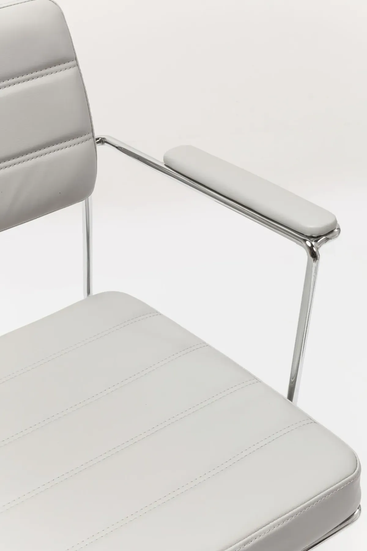 KARE24.se Kontorsstol Dottore - På Hjul Grå Konstläder/Krom - KARE Design Online