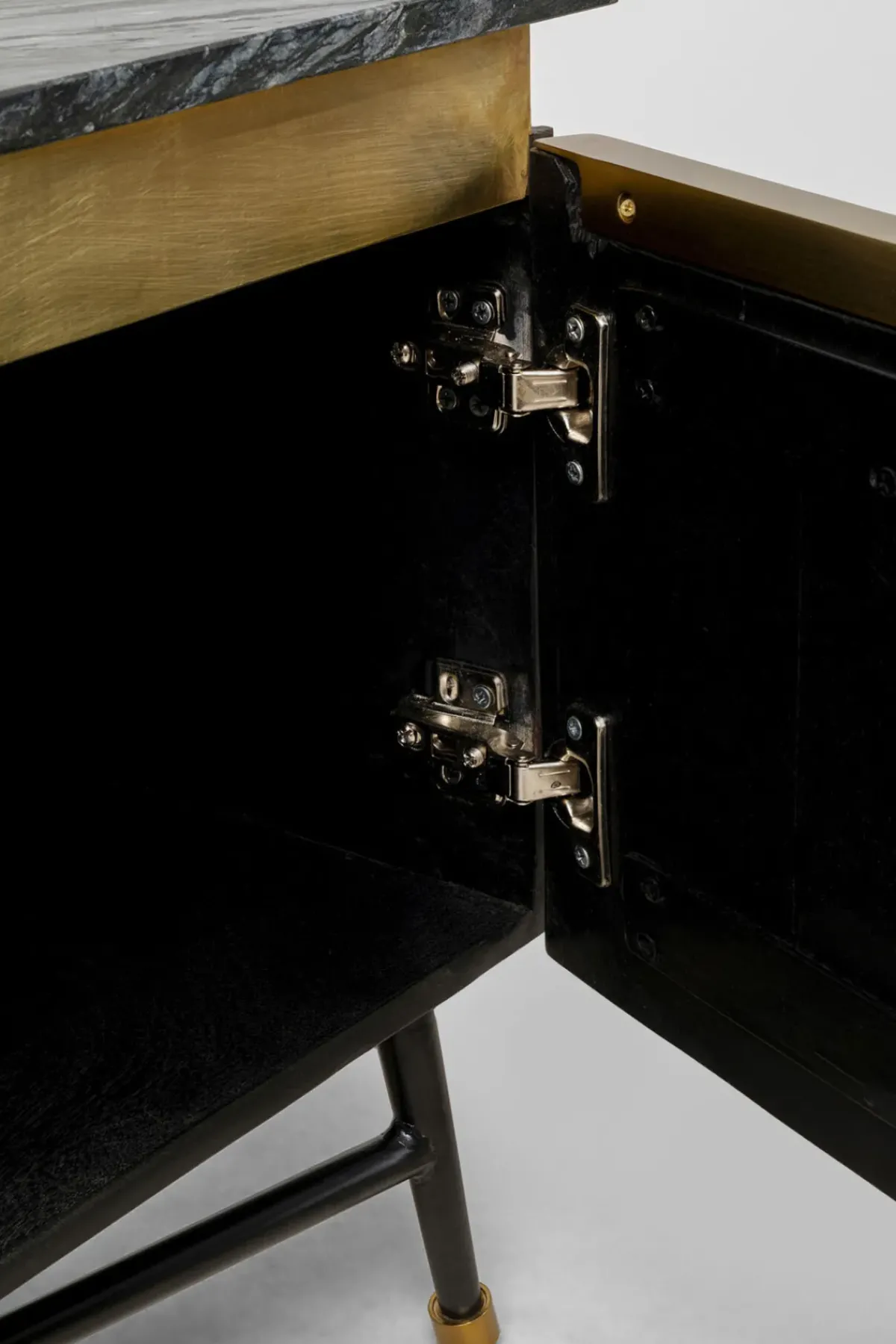 KARE24.se Lågskåp - Tv-bänk Catalina - Mörkt trä, 170x50cm - KARE Design Discount