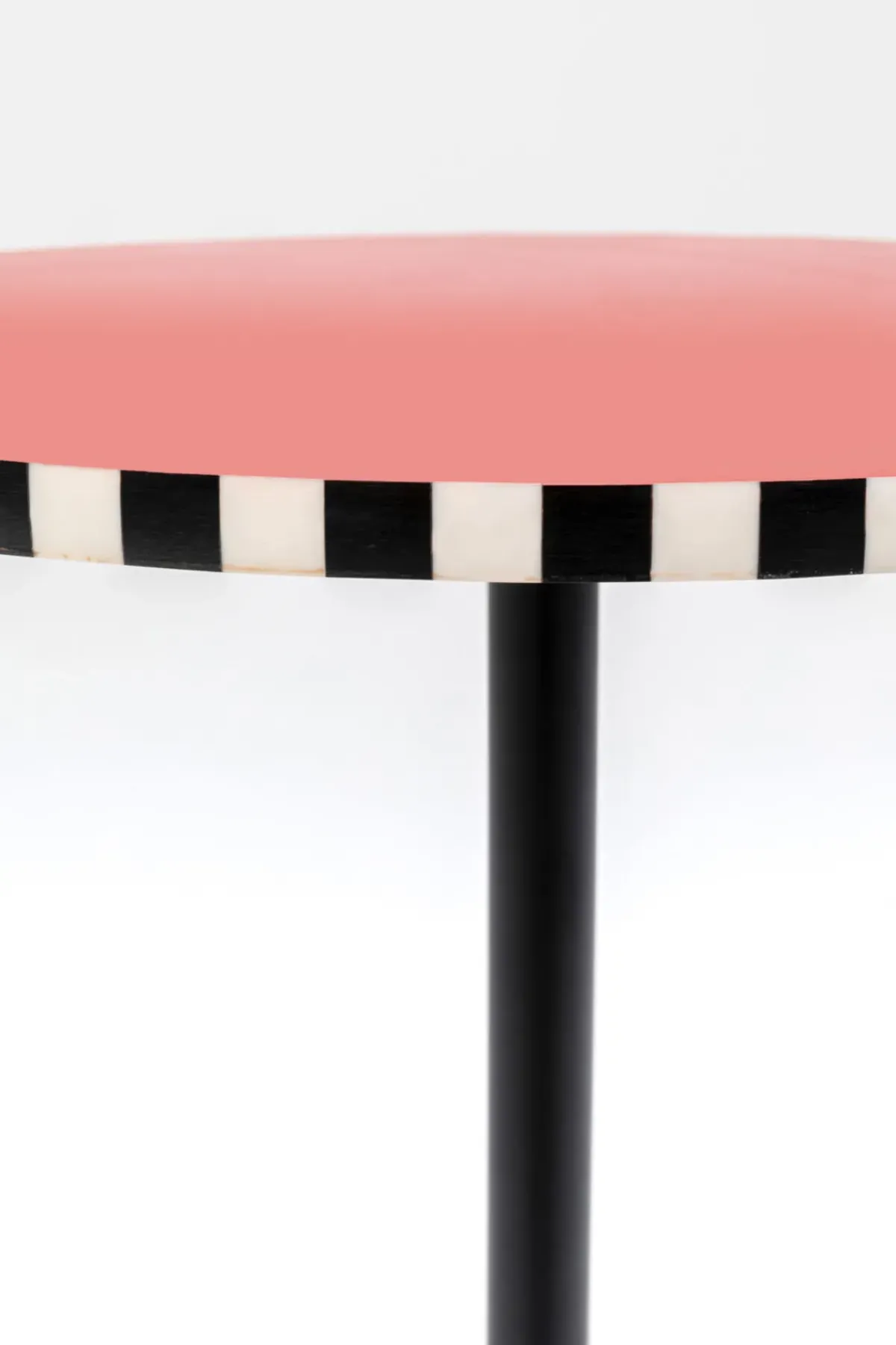KARE24.se Sidobord Domero Checkers - Röd Ø40cm - KARE Design Online
