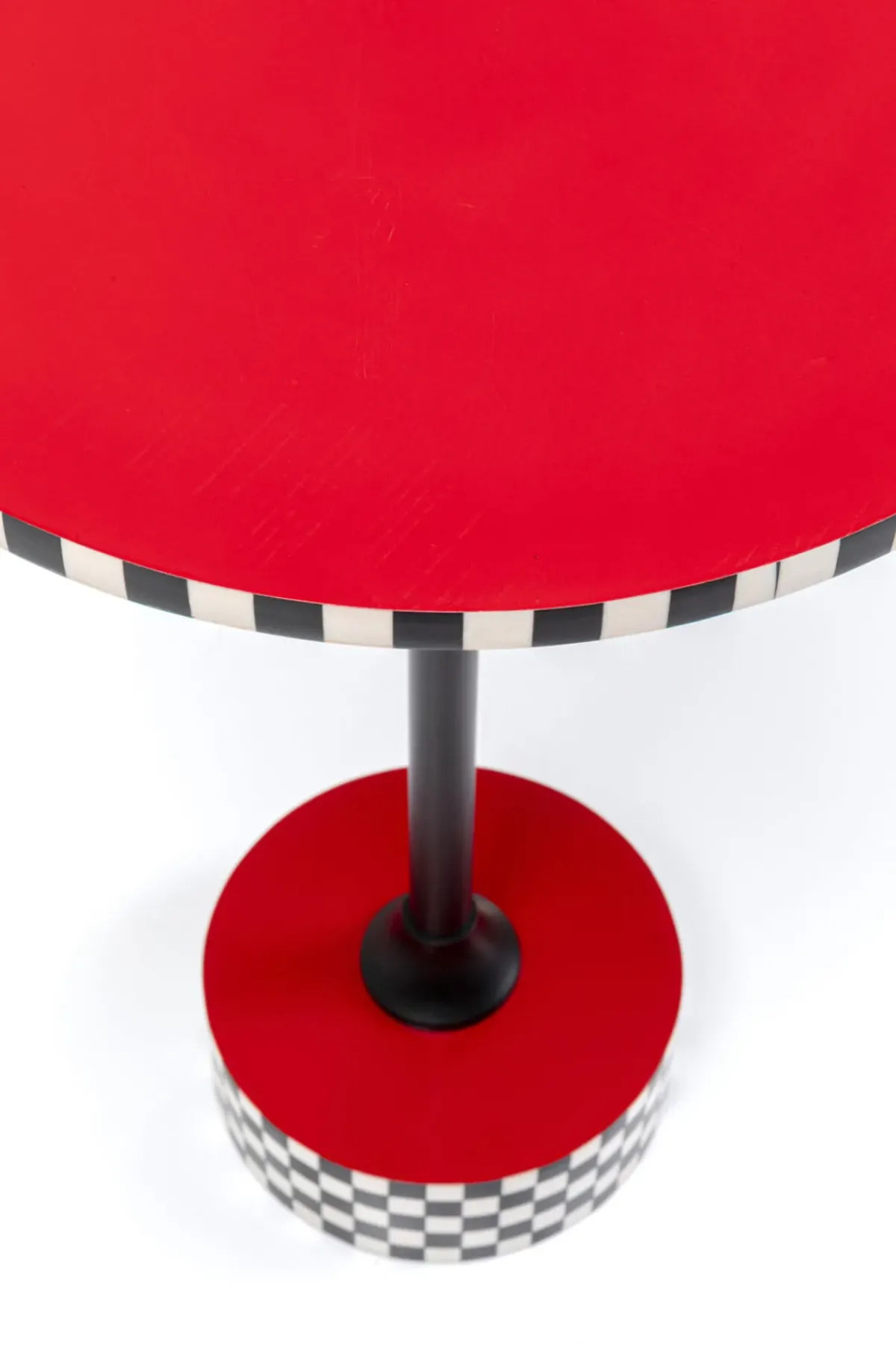 KARE24.se Sidobord Domero Checkers - Röd Ø40cm - KARE Design Online