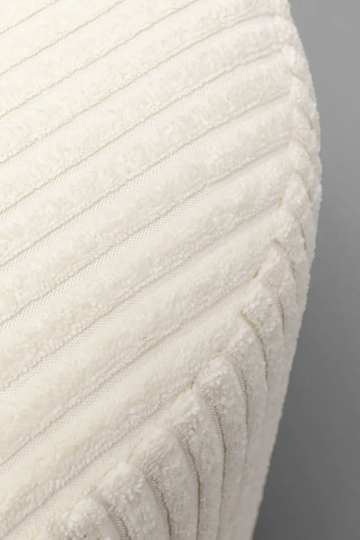 KARE24.se Sittpuff Cherry - Beige/Mäsing, Ø35cm - KARE Design Hot