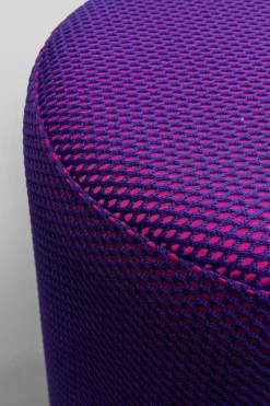 KARE24.se Sittpuff Jody Purple Mesh - Lila/Svart, Ø35cm - KARE Design Online