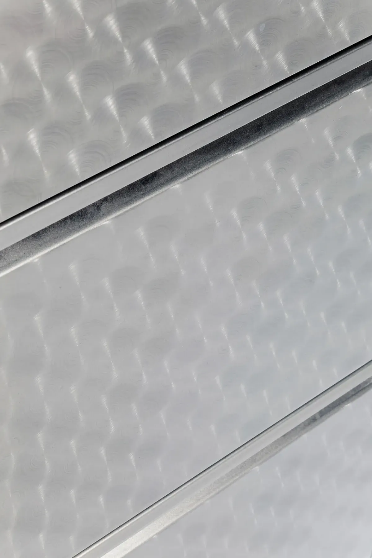 KARE24.se Skoskåp Caruso - Borstad Metall, 103x50cm - 3 Lådor - KARE Design Discount