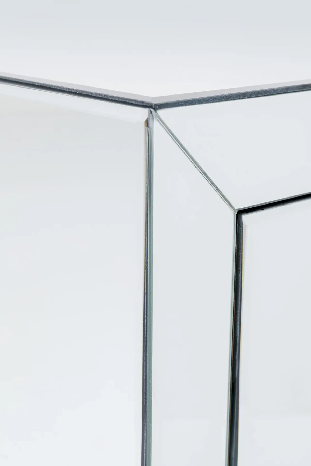 KARE24.se Sängbord Luxury - Spegelglas, 3 Lådor - KARE Design Discount