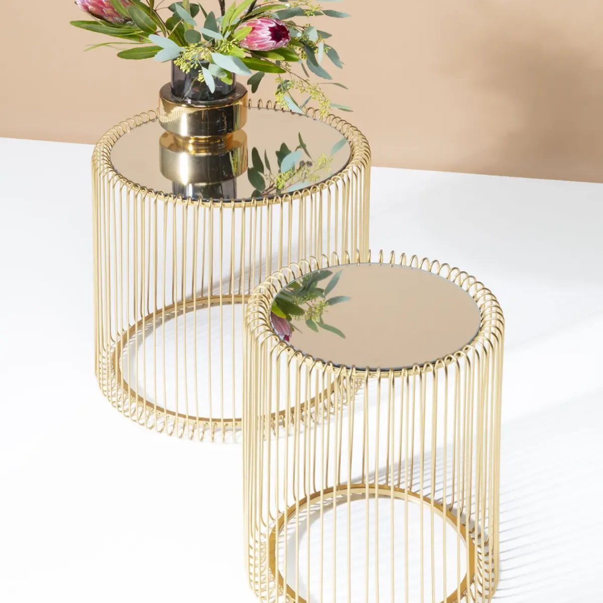 KARE24.se Soffbord Wire - Set med 2 Sidobord i Mässing/Spegelglas, Ø44/32,5cm - KARE Design Best