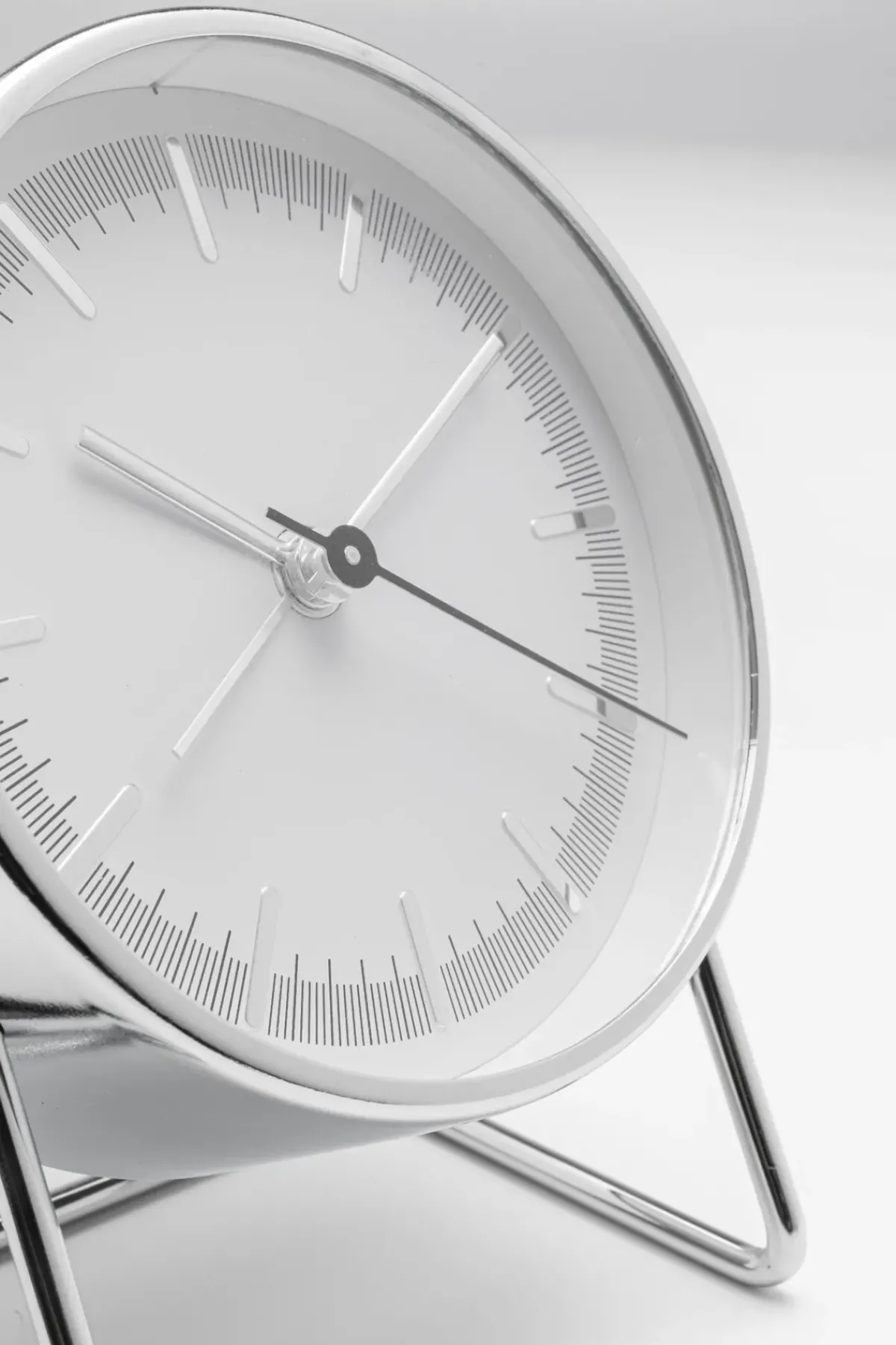 KARE24.se Väckarklocka Levin - Silver - KARE Design